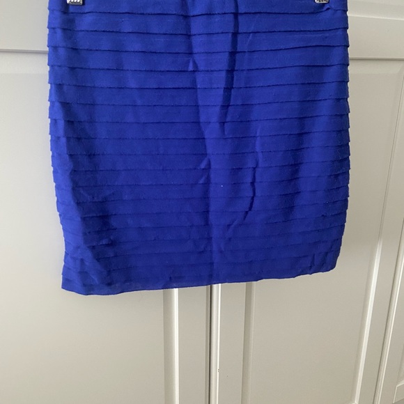 BCBG Generation mini skirt - Picture 2 of 3